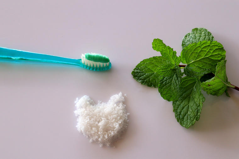 Potpuno prirodan način pranja zuba: OVAJ način su koristili naši stari