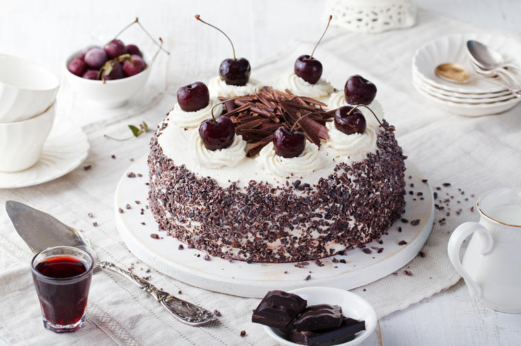 Lagana keks torta: Neodoljivo slatka i spremna za pola sata! (RECEPT)