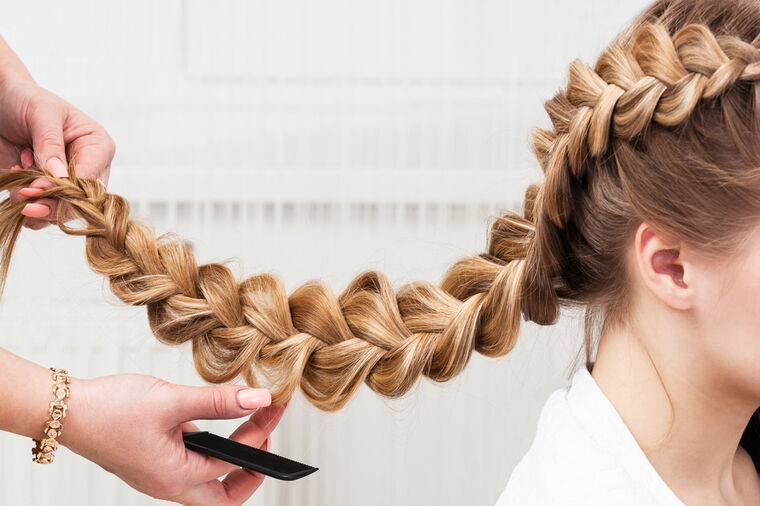 ŠATUŠ PRAMENOVI SU APSOLUTNI HIT LETNJE SEZONE: Sve žene žele baš ovakvu frizuru! (FOTO)