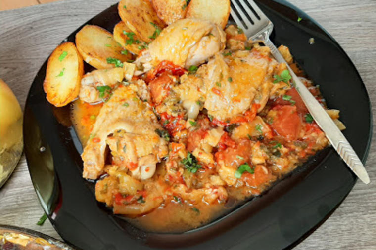 Piletina u saftu od povrća: Zdrav obrok za celu porodicu! (RECEPT, VIDEO)