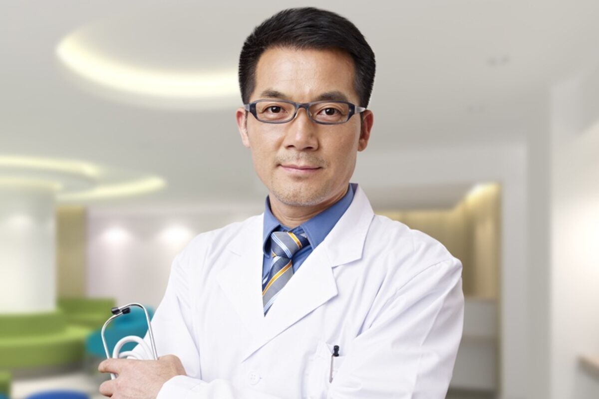Доктор юэ. Доктор филиппинец. Доктор Вонг Индонезия. Доктор китаец.