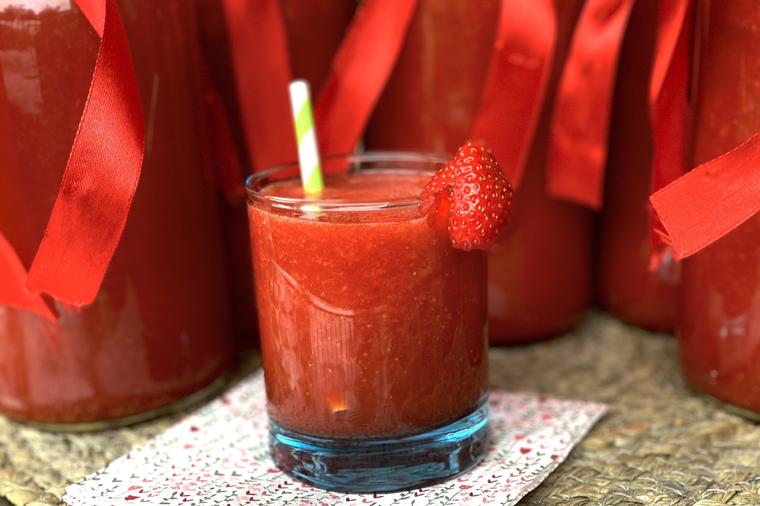 Domaći sok od jagoda: Zdravo i ukusno! (VIDEO, RECEPT)