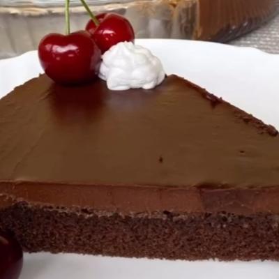 Čokoladna torta koja se jednostavno i brzo pravi: Samo za istinske ljubitelje slatkiša! (RECEPT, VIDEO)