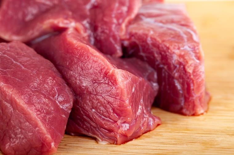 POTREBNO VAM JE SVEGA 5 SEKUNDI: Ovaj jednostavan test otkriva da li je meso sveže ili ne!