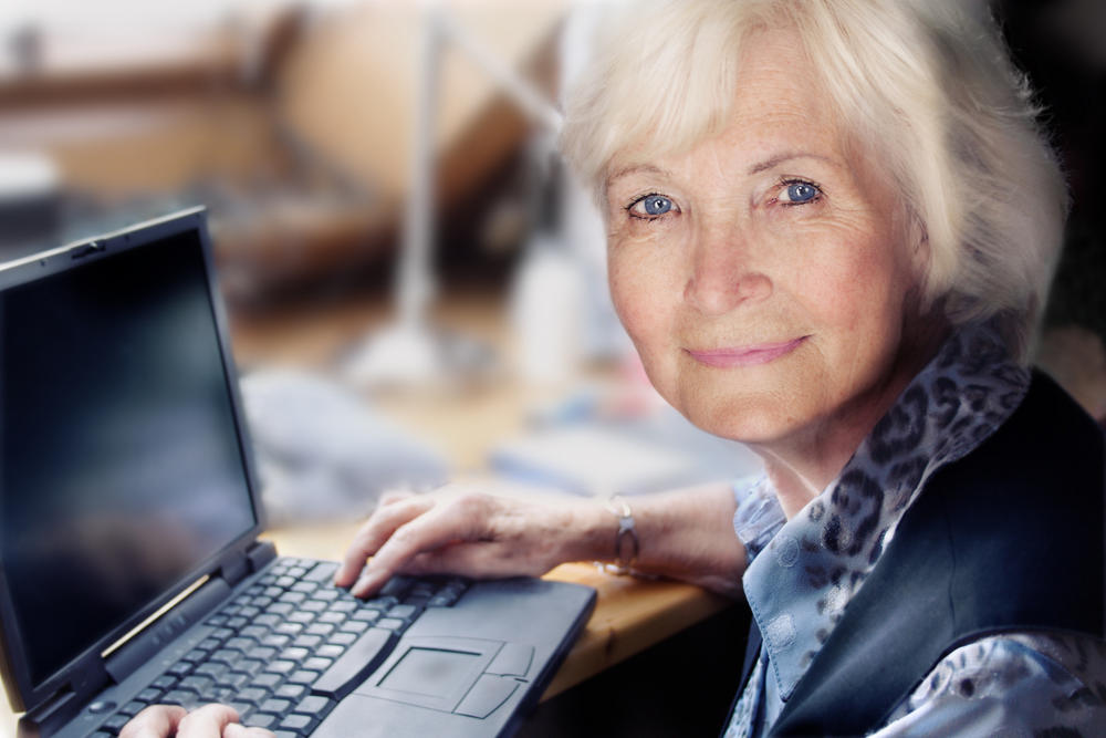 Starija žena, Lap top, Kompjuter