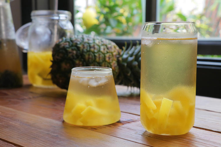 Pijte ga svaki dan umesto soka i vode: Evo za šta je sve dobar čaj od kore ananasa! (RECEPT)