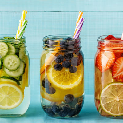 8 savršenih recepata za vodu obogaćenu voćem: Izbacite toksine, regulišite masnoće u telu!