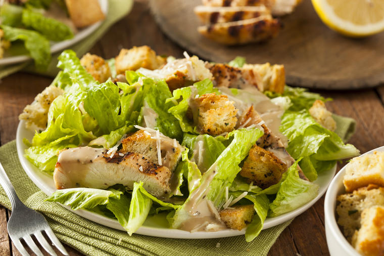 Cezar salata: Osvežavajuća, lagana i preukusna! (RECEPT)