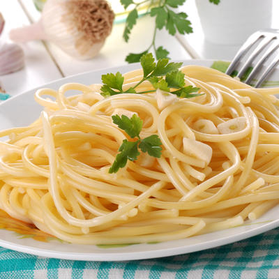 Špagete sa pečenim belim lukom: Nikad jednostavnija, a preukusna testenina! (RECEPT)