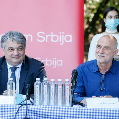 Telekom Srbija ekranizuje prvu istinsku komediju o fudbalu: Počinje snimanje serije Dream team!