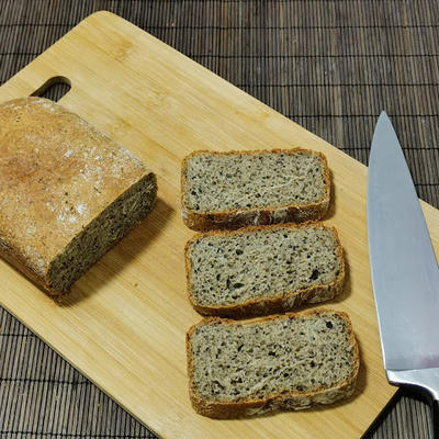 Evo kako se sprema domaći crni hleb: Zdrav zalogaj za celu porodicu! (RECEPT, VIDEO)