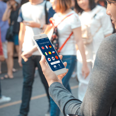 Japan prvi zabranio gledanje u mobilne telefone tokom hodanja!
