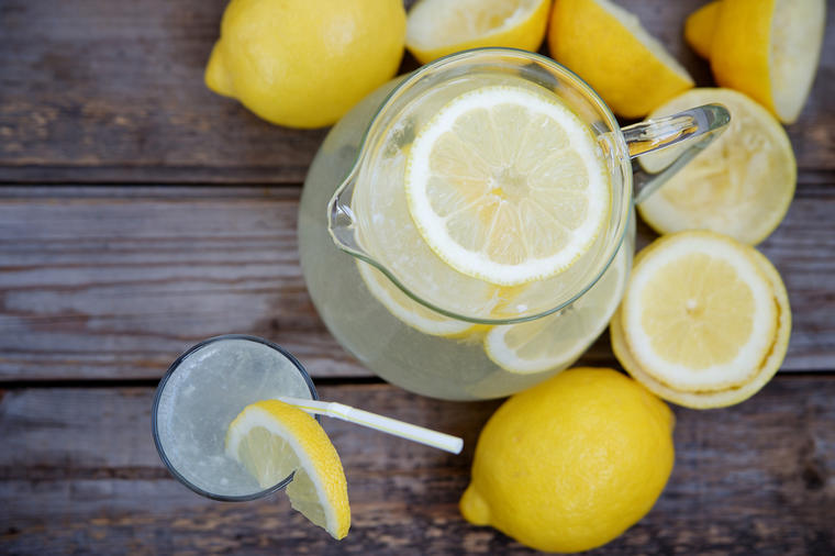 Ako želite da smršate: Svako jutro pijte limunadu sa ovim dodatkom! (RECEPT)