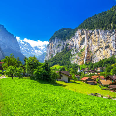 Švajcarsko selo bujne i nestvarne prirode: Mesto 72 vodopada je pravi raj na zemlji!