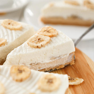 Torta sa bananama i keksom gotova za 15 minuta: Kremasti i nezaboravni užitak! (RECEPT)