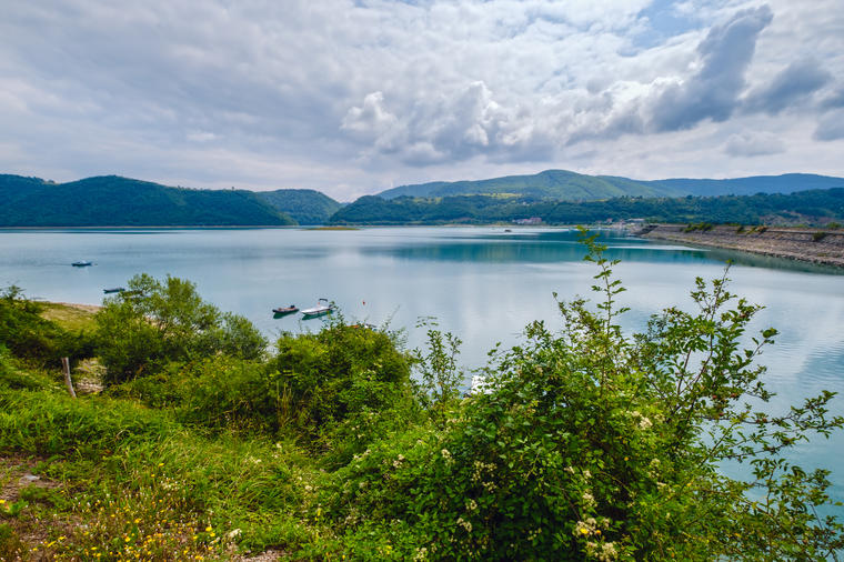 U okolini Nove Varoši nalazi se savršeno mesto za letnji odmor: Ovo jezero fascinira svojom lepotom! (FOTO)
