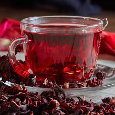 9 zdravstvenih prednosti čaja od hibiskusa: Čuva jetru, pomaže u borbi protiv raka i smanjuje depresiju!