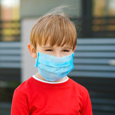 Lekari i psiholozi otkrivaju metode: Evo kako da ubedite decu da nose zaštitne maske!
