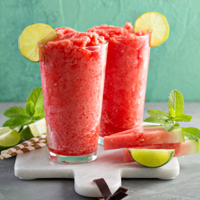 Savršen napitak za tropske dane: Osvežavajući koktel od lubenice! (RECEPT)