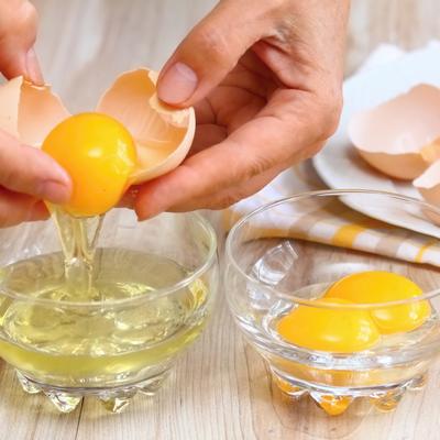 Kako razbiti jaja, a da ljuska ne upadne: Ovu grešku morate da izbegnete! (VIDEO)