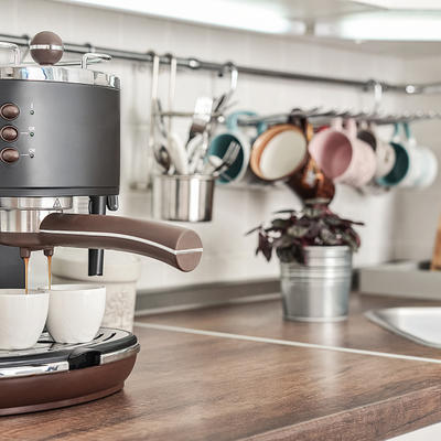 Kako napraviti mini kafe bar u kući, od onoga što već imate: Pun pogodak u svakom domu! (FOTO)
