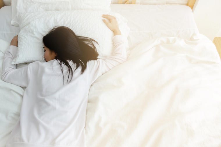 Položaj u kojem spavamo utiče na lepotu: Šta vam je važnije - izgled ili komfor?