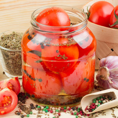 Kako se kiseli paradajz: Najbolji recept za domaću zimnicu!