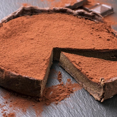 Čokoladni tart sa mirisom badema: Neverovatan dezert koji se pravi za čas! (RECEPT)