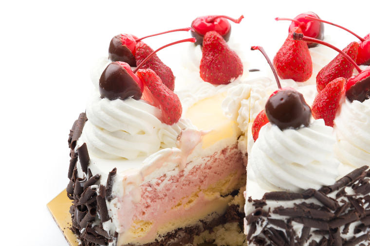 Sladoled torta od tri ukusa: Ovakav slatkiš se ne zaboravlja! (RECEPT)