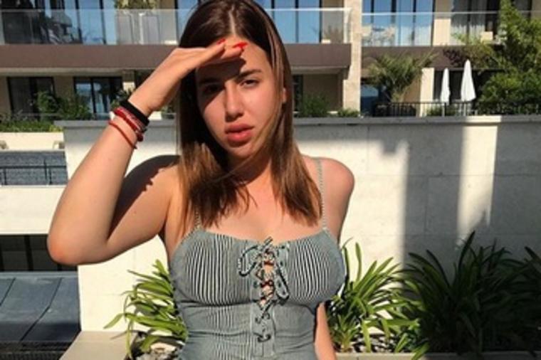 Kćerka Zdravka Čolića privlači sve veću pažnju: Fotografija Une (18) u kupaćem kostimu ne prestaje da se komentariše!