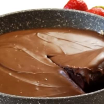 Čokoladni kolač iz tiganja: Gotov za 10 minuta! (RECEPT, VIDEO)