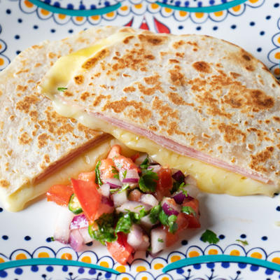 RUČAK ZA DANAS: Kesadilje sa piletinom i sirom - meksički specijalitet koji se pravi začas
