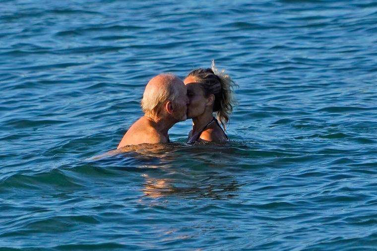 Glumac (73) nakon 35 godina braka, ostavio ženu pa potpuno odlepio: U Veneciji se ljubio sa duplo mlađom devojkom! FOTO