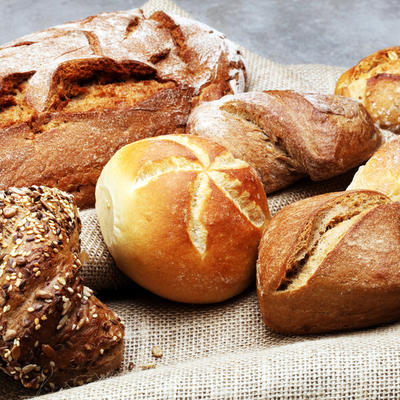 Zamenite pekaru ovim proizvodima: Peciva od belog brašna osim kilograma, pogoršavaju i mentalno stanje!