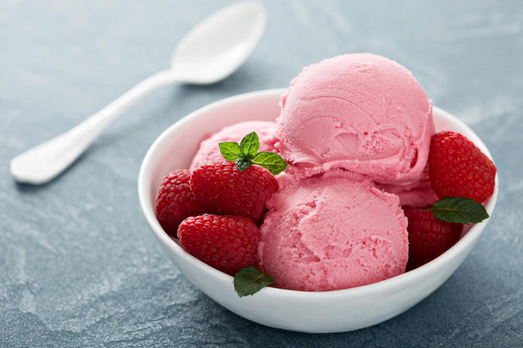 Domaći sladoled od jagoda: Najukusnije osveženje gotovo za samo 5 minuta! (RECEPT)