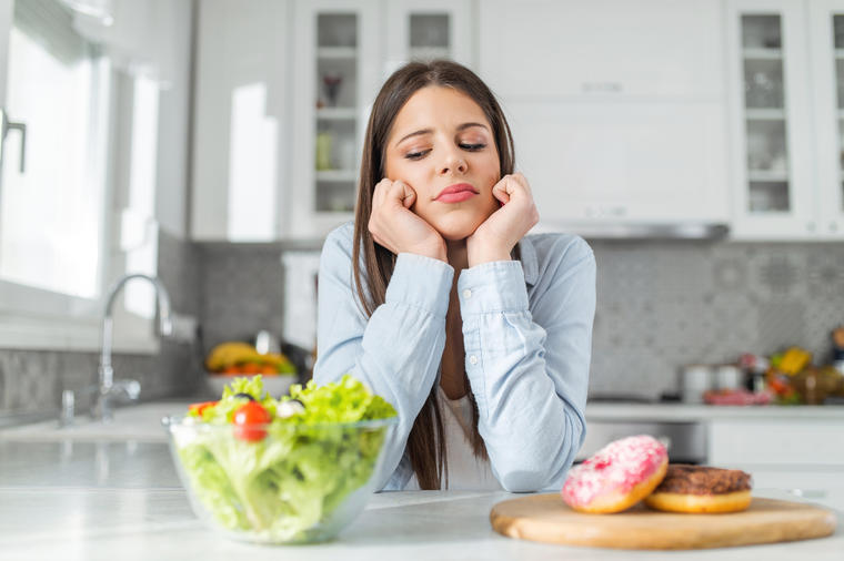 VAŠA TEŽINA ILI OSTAJE ISTA, ILI SE POVEĆAVA: 5 znakova da ne jedete dovoljno kako biste SMRŠALI!