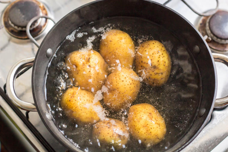 Svi pravite ove 3 greške kada kuvate krompir: Zbog toga se raspada i gubi ukus!
