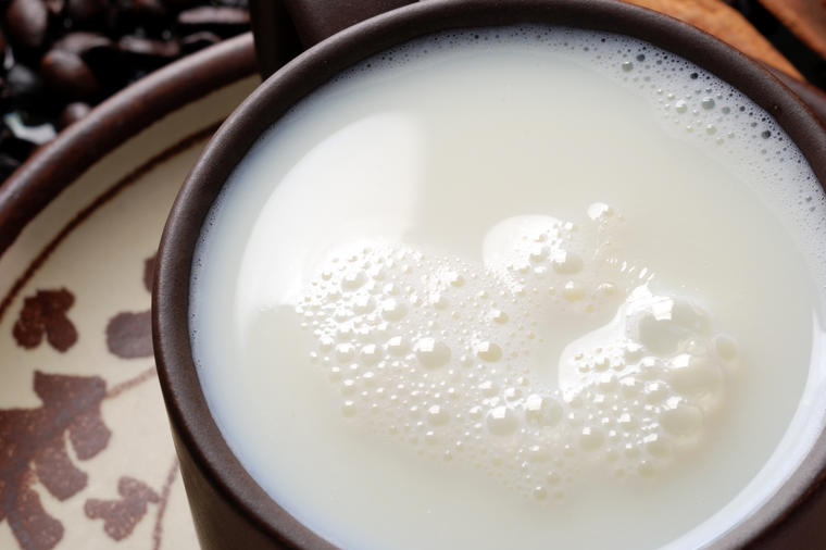 Najlakši recept za domaće biljno mleko: Prepuno antioksidanata, savršen napitak za dijabetičare, leči zube i kosti!