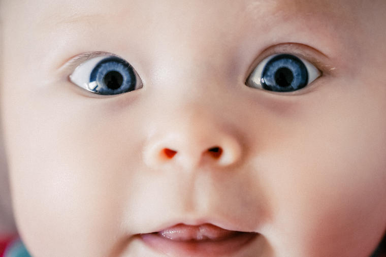 Kada i zašto se bebama menja boja očiju: Sve o igri genetike!