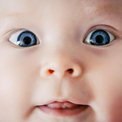 Kada i zašto se bebama menja boja očiju: Sve o igri genetike!