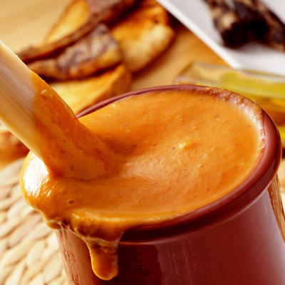 Recept za sos od 5 sastojaka koji se jede sa svim mesima: Bolji od ajvara, pravi se sto puta lakše!
