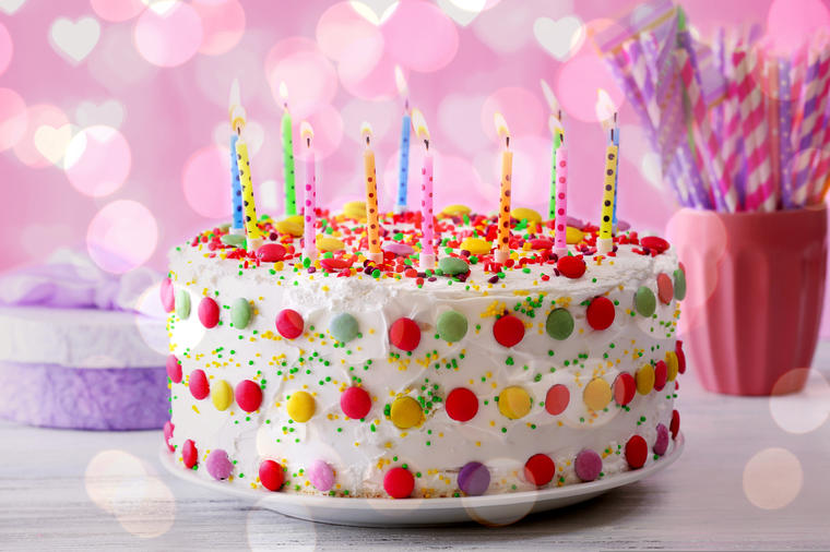 Slatka istorija rođendanske torte i duvanja svećica: Evo odakle seže običaj i zašto se jede raskošan desert!