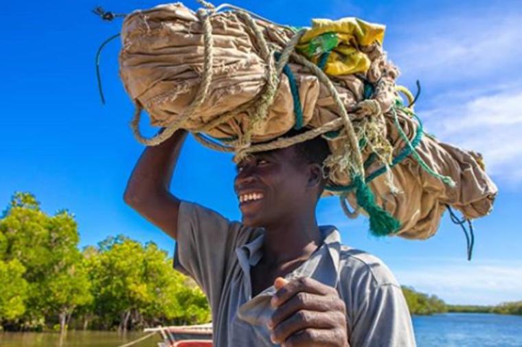 Stanovnici Mozambika, narod koji ništa ne može slomiti: Siromaštvo ih udara svom snagom, ali ne skidaju osmeh! (FOTO)