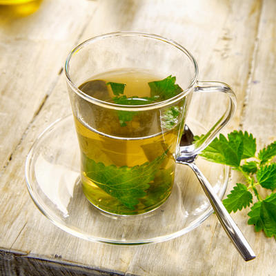 Ovaj čaj obavezno pijte jednom dnevno: Čisti bubrege i jetru, leči anemiju i reguliše krvni pritisak!