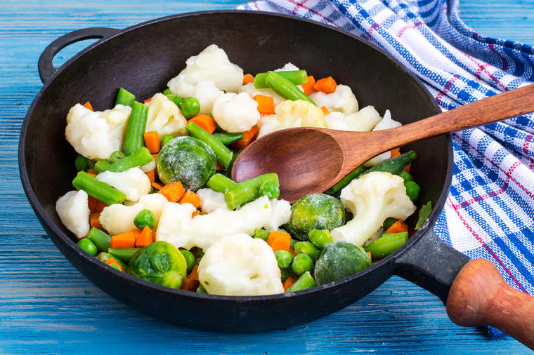 Kobne greške prilikom kuvanja zamrznutog povrća: Zato  mu uništavate hranljivost i boju!