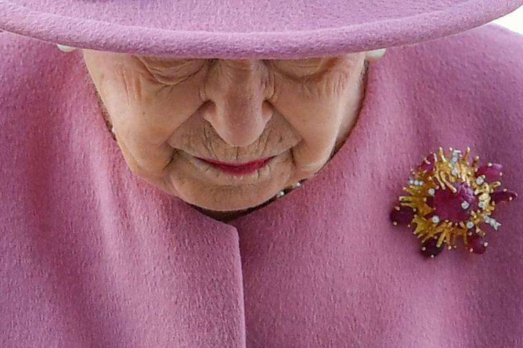 Kraljica Elizabeta prvi put u javnosti nakon 7 meseci, u pratnji princa Vilijama: Dočekani oštrim kritikama! (FOTO)