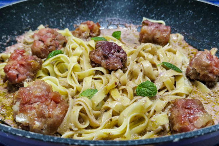 Ćufte i špagete na italijanski način: Za 15 minuta ručak na stolu! (RECEPT)