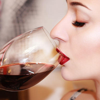 Evo šta se dešava u vašem telu ako svako veče popijete čašu crnog vina!