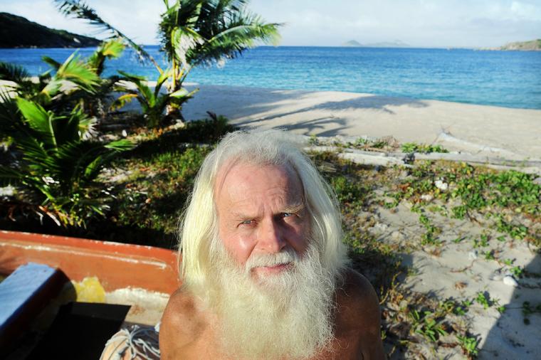Bio je milioner 80-ih godina, a onda je ostao bez ičega: Neverovatna priča o deki koji 23 godine živi na pustom ostrvu!
