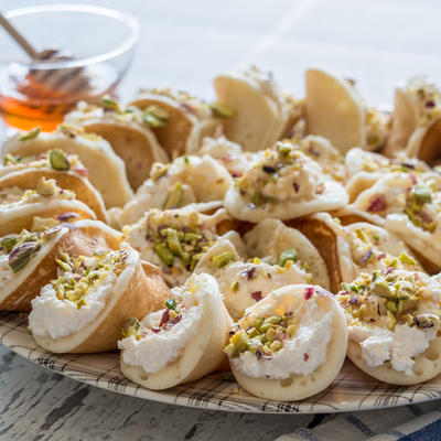 Napravite dezert proglašen za jedan od 50 najboljih na svetu: Arapske palačinke s kremom od sira! (RECEPT)